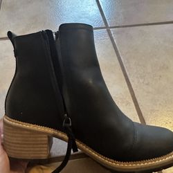 Toms Black Booties - Like New 