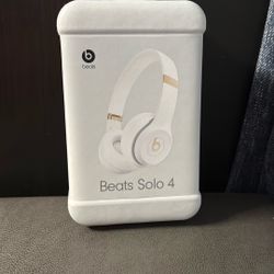 Beats Solo 4 