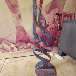 007 standing metal decor