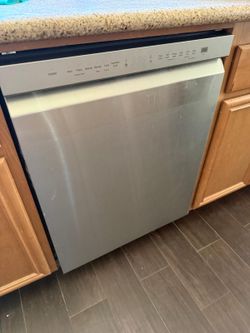 LG Stainless Steel Dishwasher – Excellent Condition