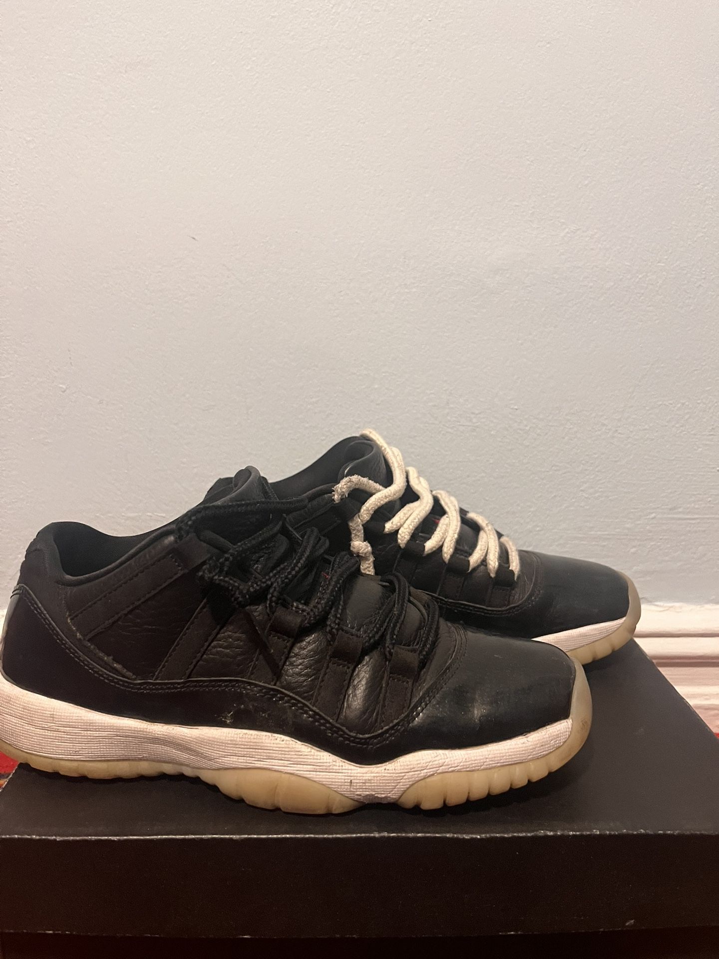 Jordan 11 Retro Low 72-10 - US 7