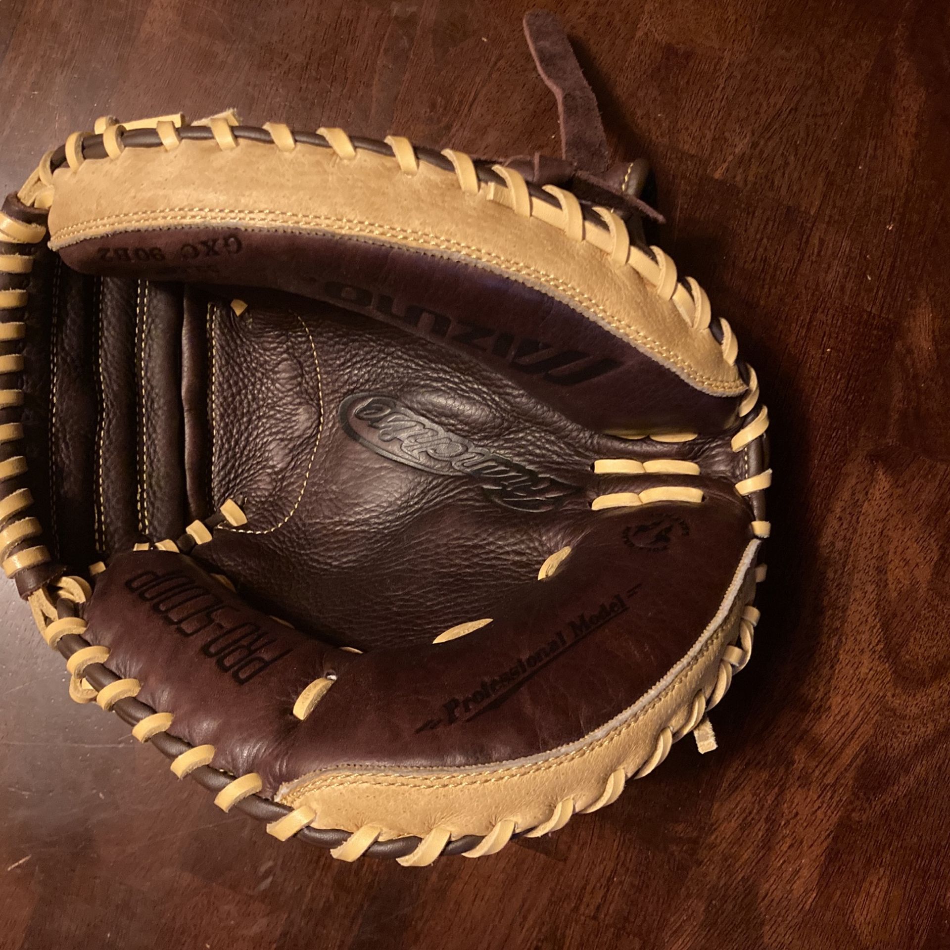 Mizuno Franchise Left Hand Throw Catcher’s Glove