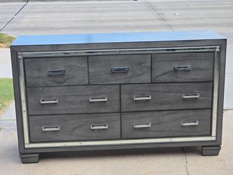 DRESSER