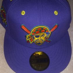 Pittsburg Pirates baseball team fitted hat
