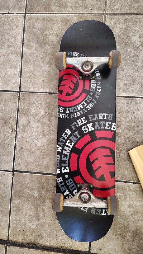 Element Skateboard 🛹 Size 8