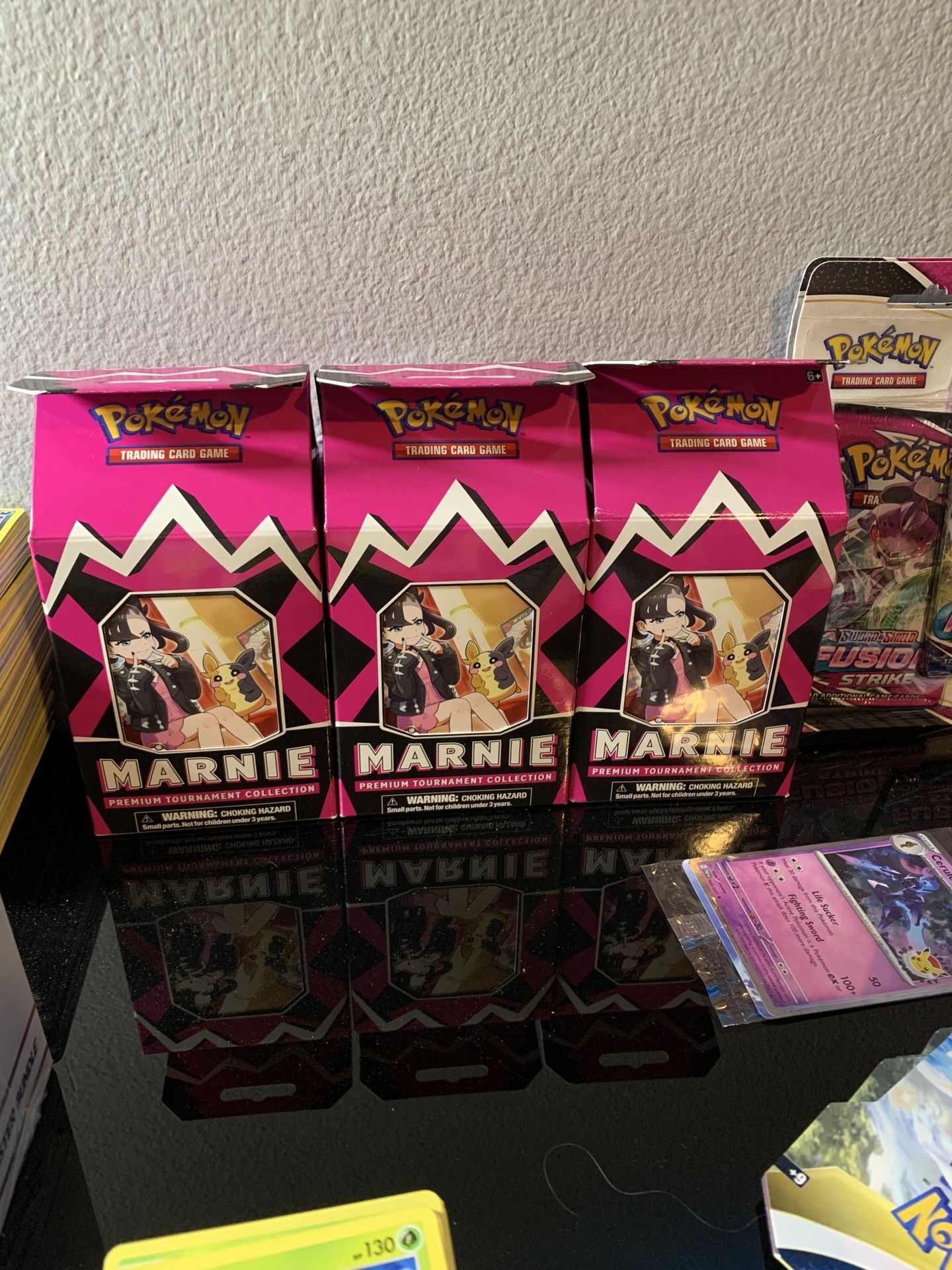 Marnie Premium Collection Box. Pokemon Cards 