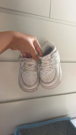 Nike air white toddler shoes
