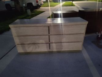 Dresser at curb free 9190 Tivoli Place will take ad down when gone
