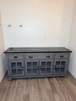 Pike & Main Wesley 67" Accent Console