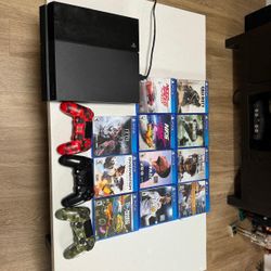 Ps4 + 3 Controllers and Games