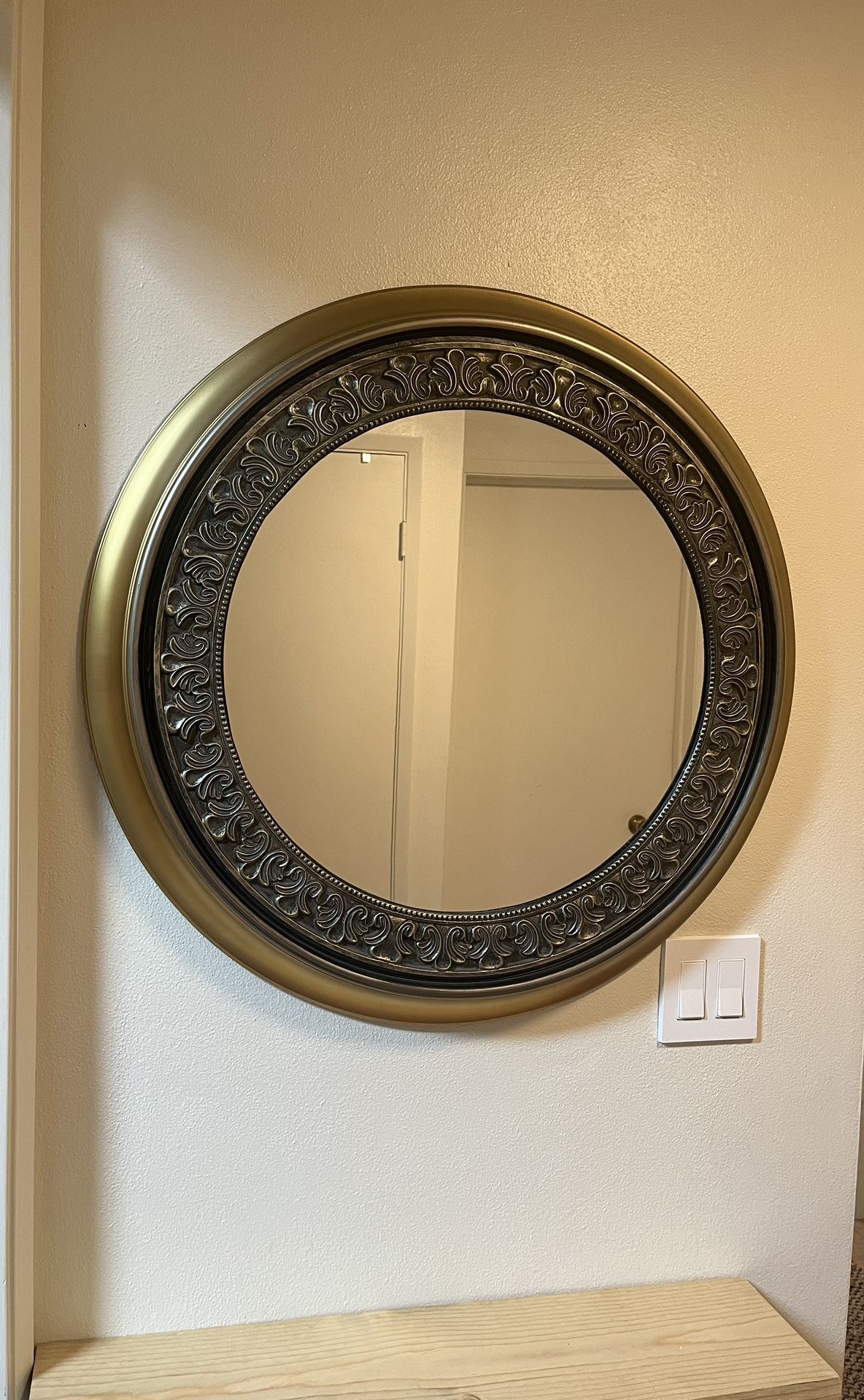 Round mirror 