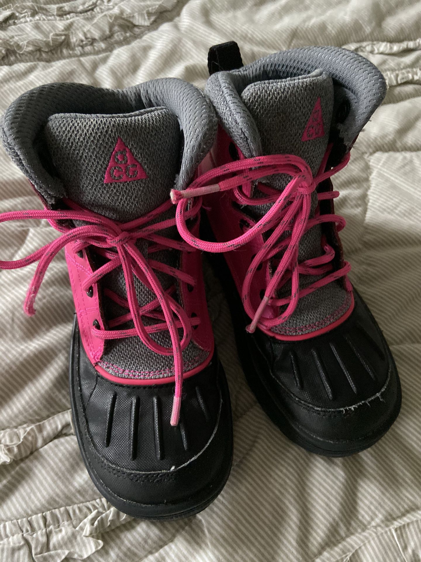 Nike 13 ACG snow rain boots girls