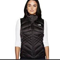 The North Face Women’s Black Puffer Vest Medium 550 Goose Down Hooded Zip Snap. Make an offer!