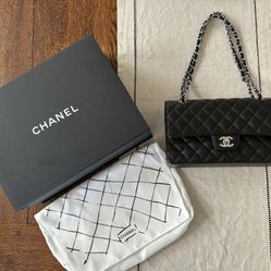 AUTHENTIC MEDIUM CHANEL CLASSIC FLAP HANDBAG PURSE BLACK CAVIAR SILVER HARDWARE