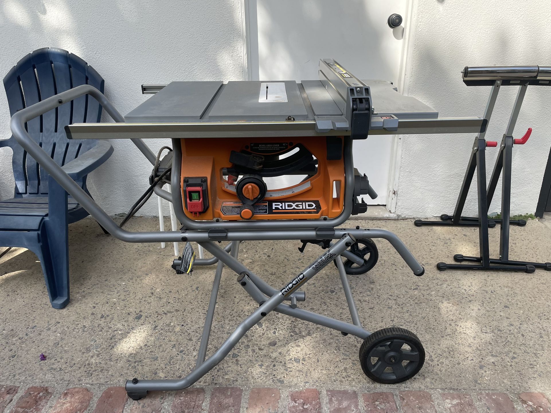 RIDGID R4514 Table Saw with Stand 