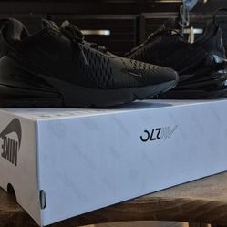 NIKE AIR MAX 270