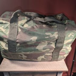 Military/Army/Camo Tote _ Nice With Buttons To Protect Zipper