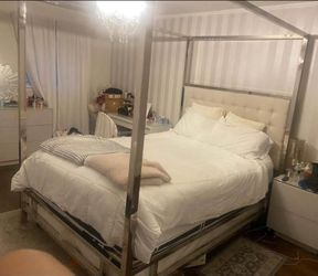 QUEEN BED