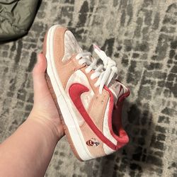 Nike sb dunks strange love