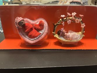 2 Babies- Zuru My Mini Baby Sweethearts- Cherry Blossom Basket And Heart Basket