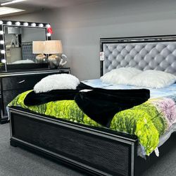 4PC Queen Bedroom Set 🎄 Xmas SALE 🎅