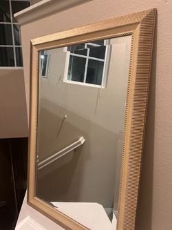Elegant Gold Framed Wall Mirror – Excellent Condition