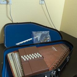 Autoharp by Oscar Schmidt – Like New – Case + Books + Accessories
