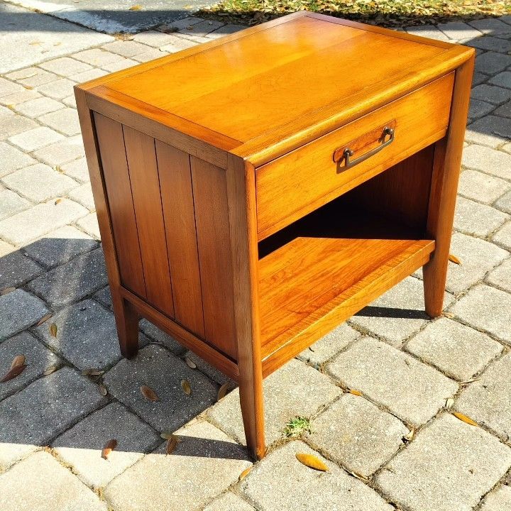 Vintage Mid Century Drexel Meridian One Drawer Night Stand, See