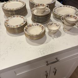 65 Pieces Flint Ridge China Made In The Usa In Pasadena California. The Pattern Is Woodburn. It Was Made From 1946 To 1971.Excellent Condition