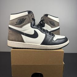 Super clean Jordan 1 Mocha High size 11m!