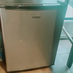 Galanz Mini Fridge