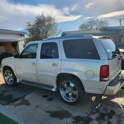 2004 Cadillac Escalade