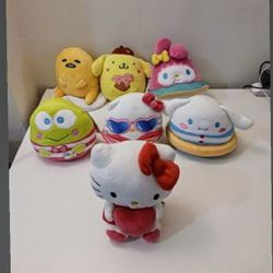 First come first get it. 
7 Hello Kitty and friends plushes collection New with TAG. 
Tall 8 to 10 inches.
All plushes are in sealed bag!!!!
All for O