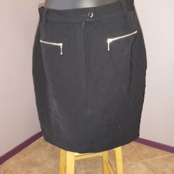 Votre Nom Paris black skirt zippered pockets size 38
Shell: 100% polyester
Lining 100% acetate
Purple 949