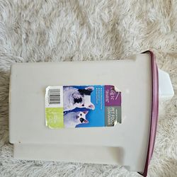 Pet food container