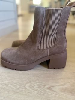 Steve Madden Lynette Chelsea Boots Taupe Cow Suede Women's 7.5 - Brand New