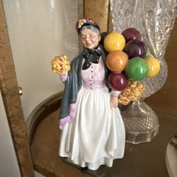 Royal Dalton Old lady Figurine 