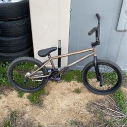 BMX BIKE AND A FIXIE 