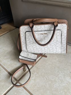 Calvin Klein Purse/Wallet Set 