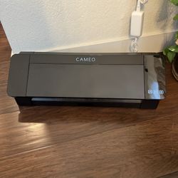 Silhouette CAMEO Cutting Machine 