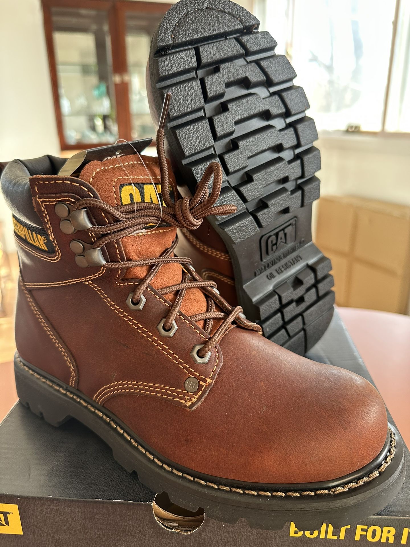 CATERPILLAR WORK BOOTS// OIL RESISTANT// ELECTRICA