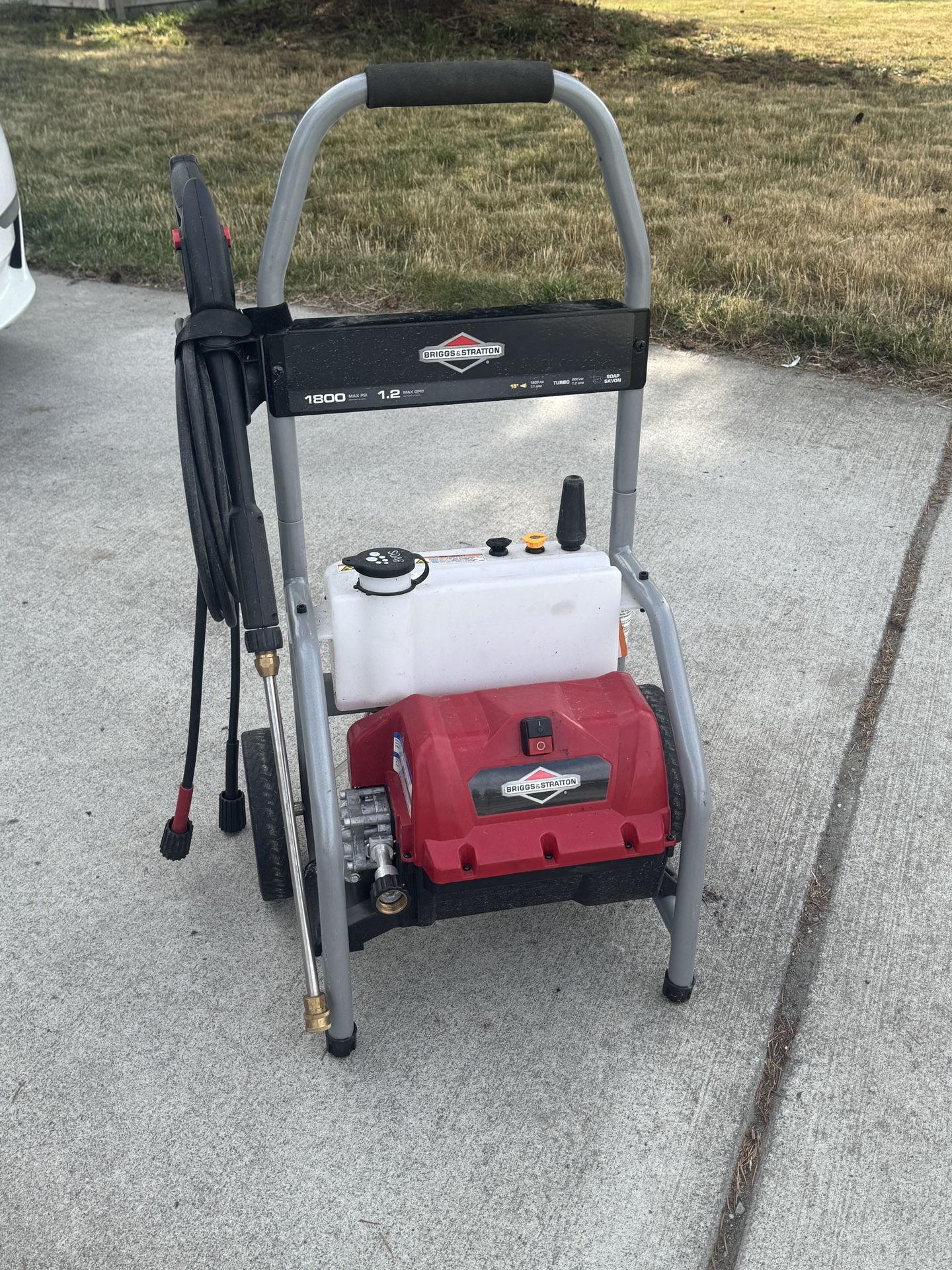 Briggs & Stratton 1800 PSI Electric Pressure Washer ā Runs Perfect (NEED GONE 7/6)