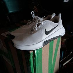 Nike MC3 Trainer
