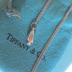 Vintage TIFFANY & Co Sterling Silver 925 Teardrop Pendant Necklace 