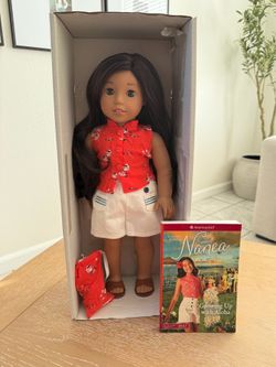 AMERICAN GIRL DOLL