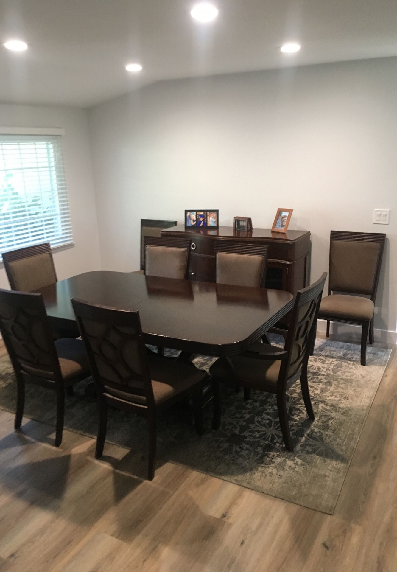 Beautiful dining room table w/ China cabinet