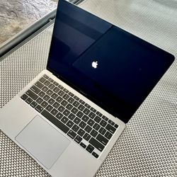 Apple MacBook Air + Hardshell case + Keyboard Cover-  256GB, 13.3in, iOS 18.2