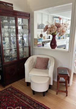 Living room barrel chair, white sky leather
