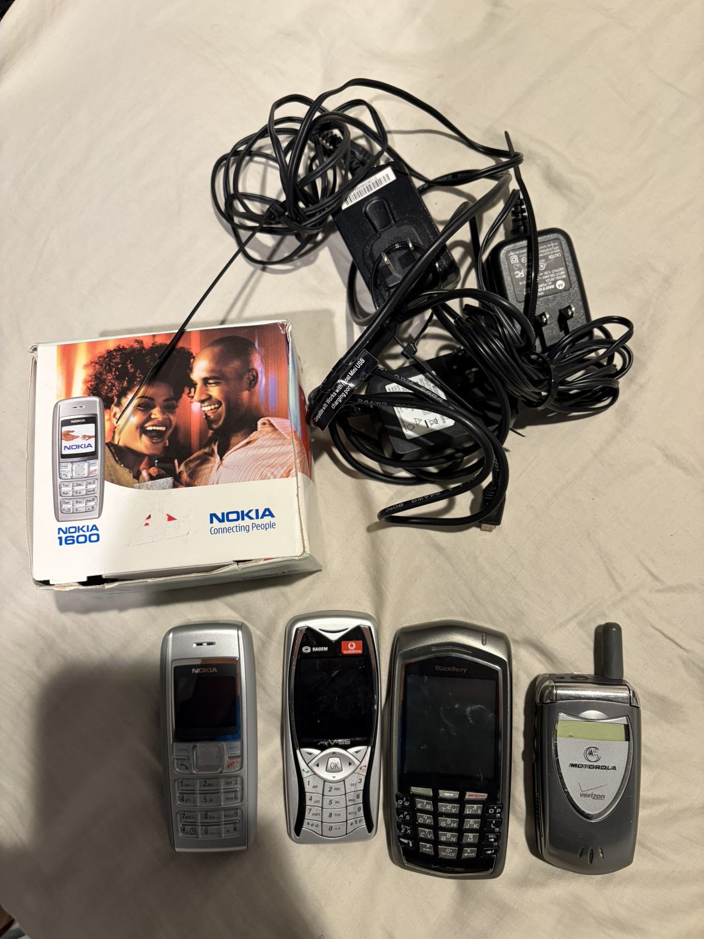 Vintage Cell Phones And Chargers 