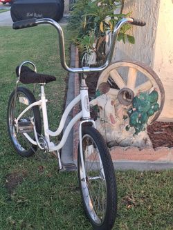 Lowrider bike  schwinn stingray lil chicks